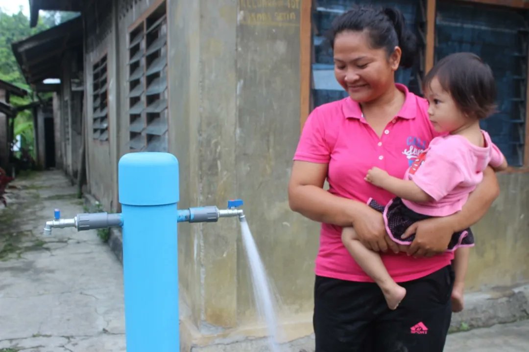 way_mitra's tweet photo. Rafli Laia bersama 500 penduduk Desa Talio Nias Indonesia telah mendapatkan akses air sehat yang menjadi bagian dari safe water program kerja sama @PDJF_dk dengan @water_mission /@waha_mitra #waterbuilds #hope https://t.co/tBcwKvIz3u
