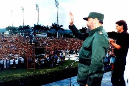 UpecNuestra's tweet photo. Un día como hoy la @UPECNuestra recuerda:
#VillaClara 30 de Septiembre de 1996: Los villaclareños y cubanos en toda #Cuba, fuimos testigos de aquel grandioso discurso de nuestro eterno Comandante en Jefe #FidelCastro hace hoy 26 años.#FidelPorSiempre tu ejemplo VIVE @CubaTamaraen https://t.co/8tI9bnSgdV