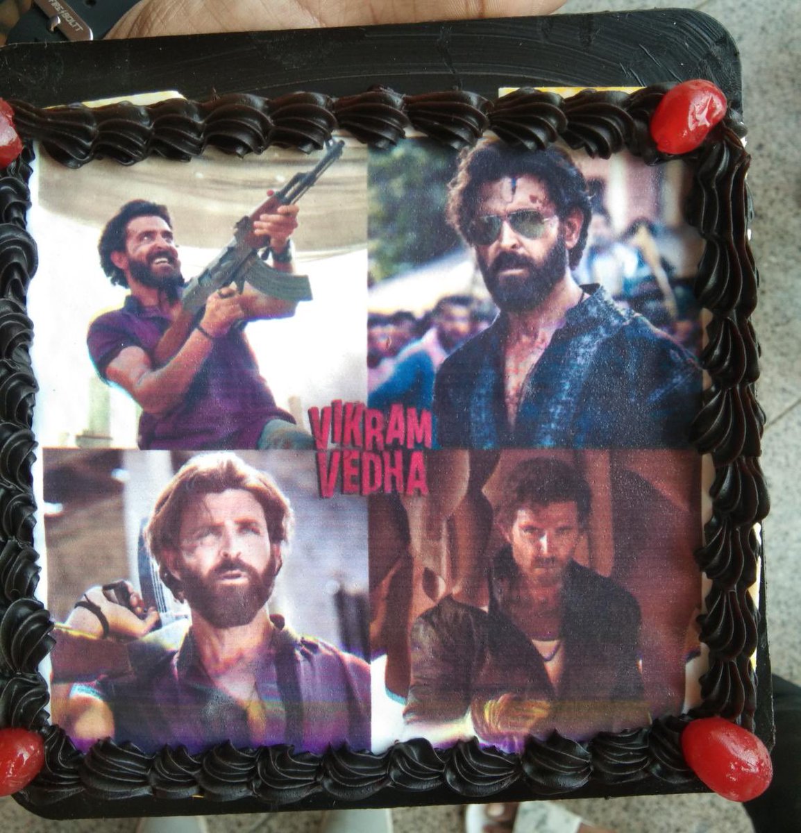 HrfcVadodara's tweet photo. HRFC VADODARA 

Our First Day First Show Celebration 💥 
It’s Vikram Vedha Day ✌️✌️

@iHrithik @HrithikRules #SaifAliKhan @PushkarGayatri  @RelianceEnt 

#HritikRoshan #VikramVedha #VikramVedhaFDFS https://t.co/bKSXOxxUqx