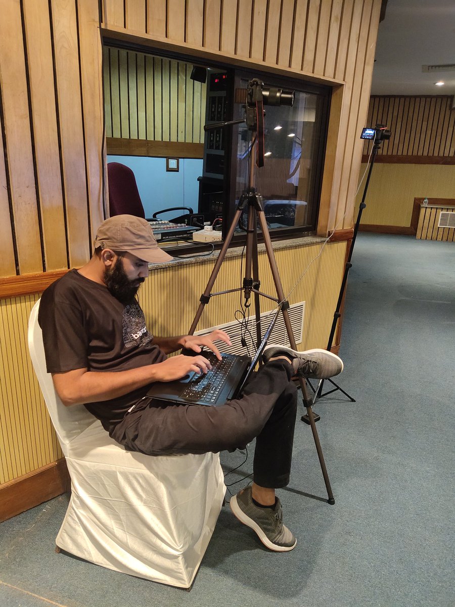 pathaksaurav's tweet image. Huge shoutout to Tarun Kaushik for taking care of wonderful moments behind the scenes at #OSI2022 #webkul #bagisto #OpenSourceIndia #behindthescenes