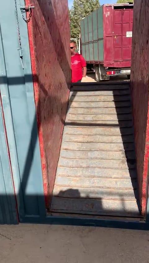 MiguelMurillo66's tweet photo. Aviso ⚠️ 
Nos han robado los Corrales plaza de toros portátil instalada en la localidad de calera y chozas (Toledo) se ruega difusión y cualquier noticio contactar con el numérelo 651606021 muchas gracias 🙏 https://t.co/wau9IVhSeY
