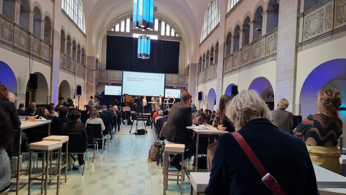 Vielen Dank für die spannenden Impulse gestern bei der @FactoryWisskomm. Großen Dank an <a href="/CKleidt/">Cordula Kleidt</a> und das #BMBF. Wie der Kompetenzaufbau zur #Wissenschaftskommunikation an Hochschulen praktisch verankert werden kann, dazu sind neue Formate in der Pipeline.