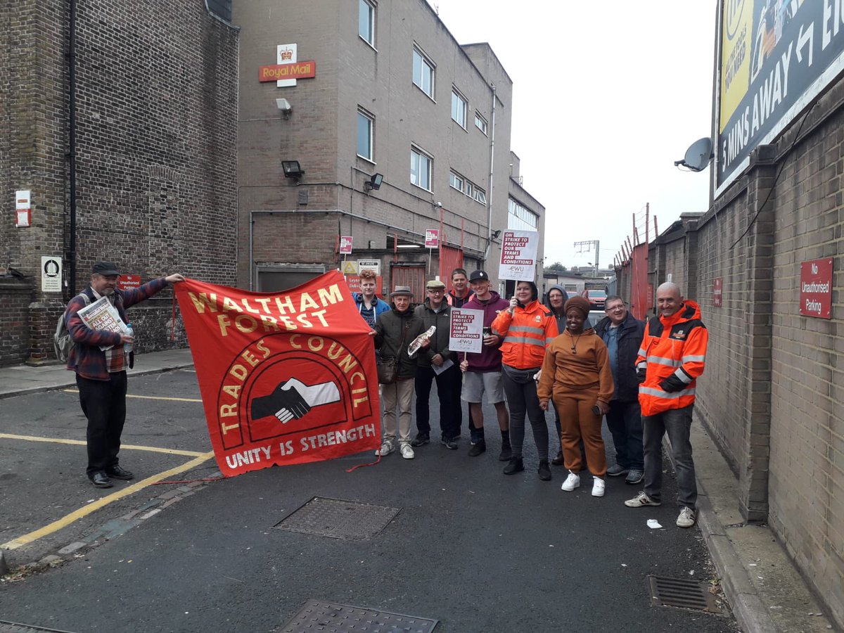 Leyton East London picket
#Solidarity 
#supportyourpostie