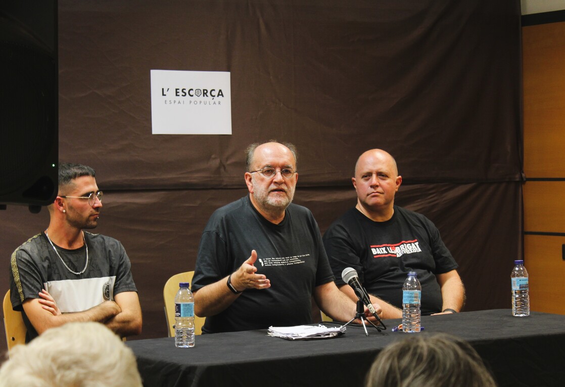 L'activista Carlos Taibo ha portat a debat els efectes immediats del sistema capitalista i ha clamat a favor dels espais autogestionats en una xerrada organitzada pels membres de l’Espai Popular l’Escorça.
🔗
viumolinsderei.com/2022/09/30/lac…