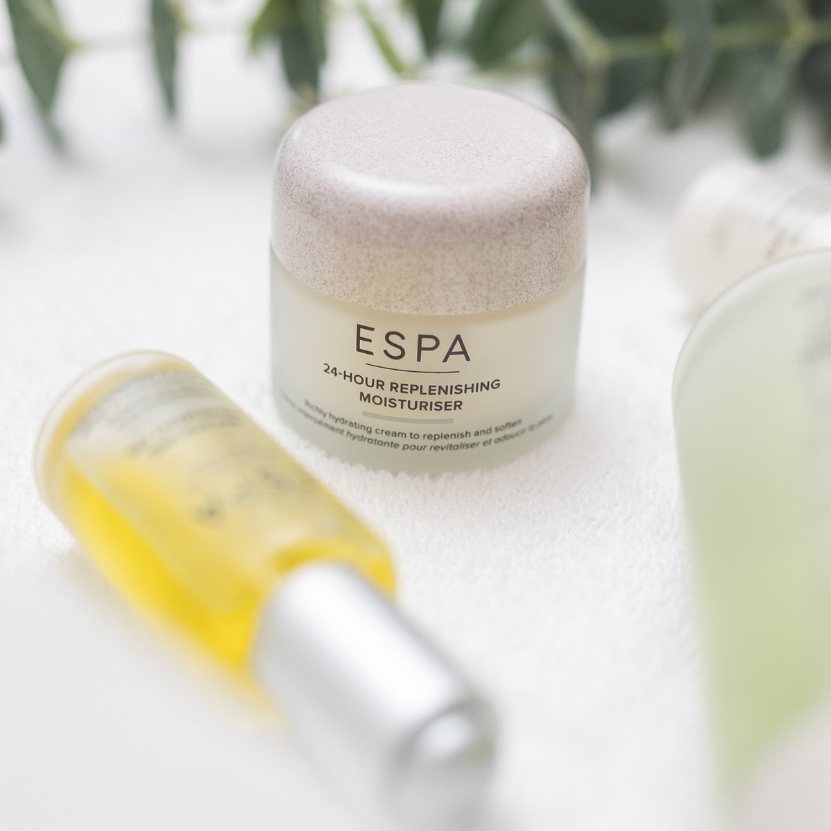 RedworthRetreat's tweet photo. Is there anything better than a pamper day? 😍
Especially when it's with our ESPA Products, discover our new range of treatments at The Retreat! https://t.co/Hz11yaFrXd