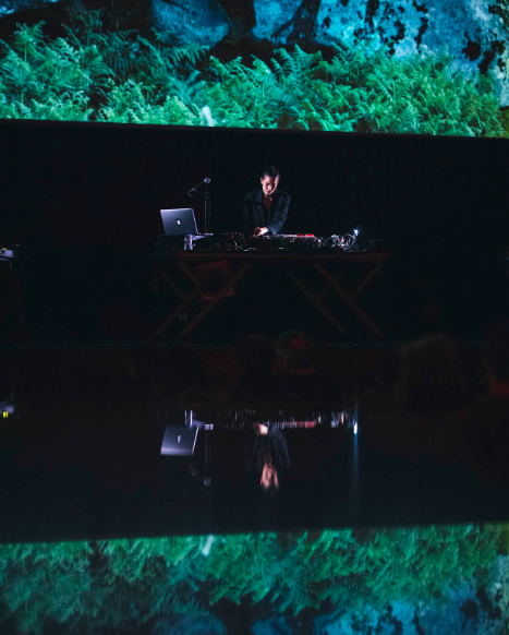 Cultura_Coruna's tweet photo. A X E N D A
🎧⛪️Hoxe, no #Modulartec (o encontro que leva a música electrónica a espazos emblemáticos da #Coruña): concerto na capela de San Amaro (21h) de Ivankovà, o proxecto en solitario de Irene de la Cueva, artista afincada en Galicia que reinterpreta o xénero new age 🌍🍃 https://t.co/Bq389fasI9