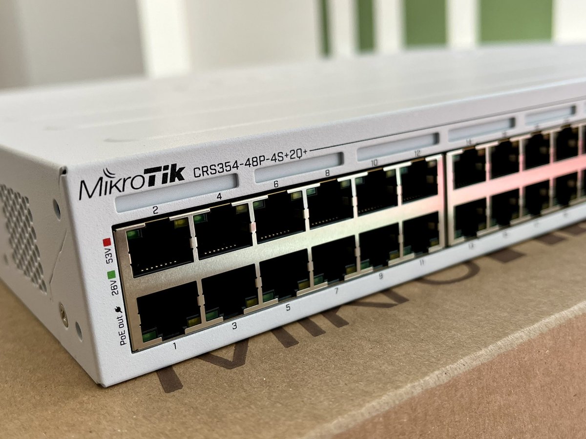 Freitags kann man sich im Büro auch mal mit neuem Spielzeug beschäftigen 😊🤩 #networking <a href="/mikrotik_com/">MikroTik</a>