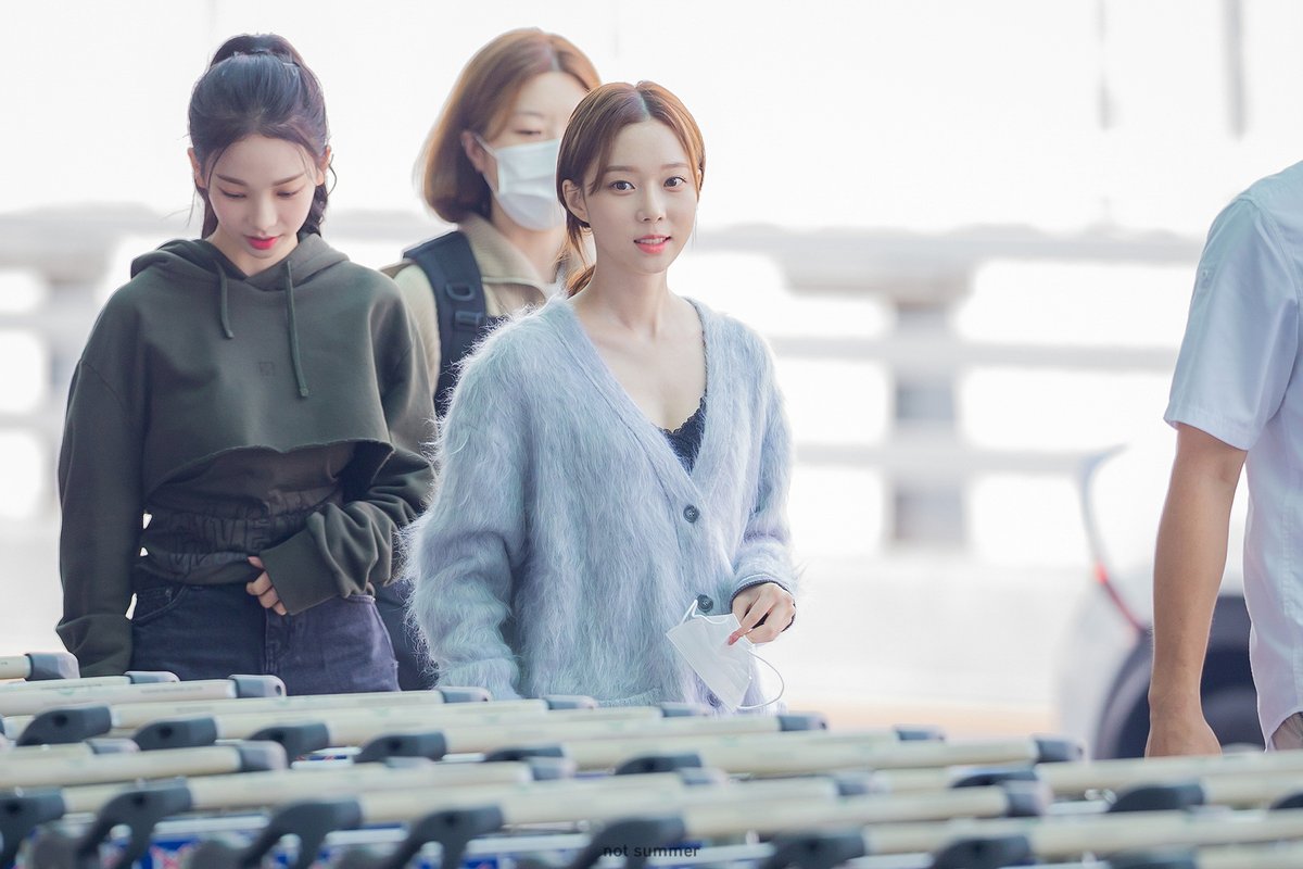 is_not_summer's tweet photo. 220930 #aespa #WINTER #에스파 #윈터 https://t.co/Xm8yPjaAkN