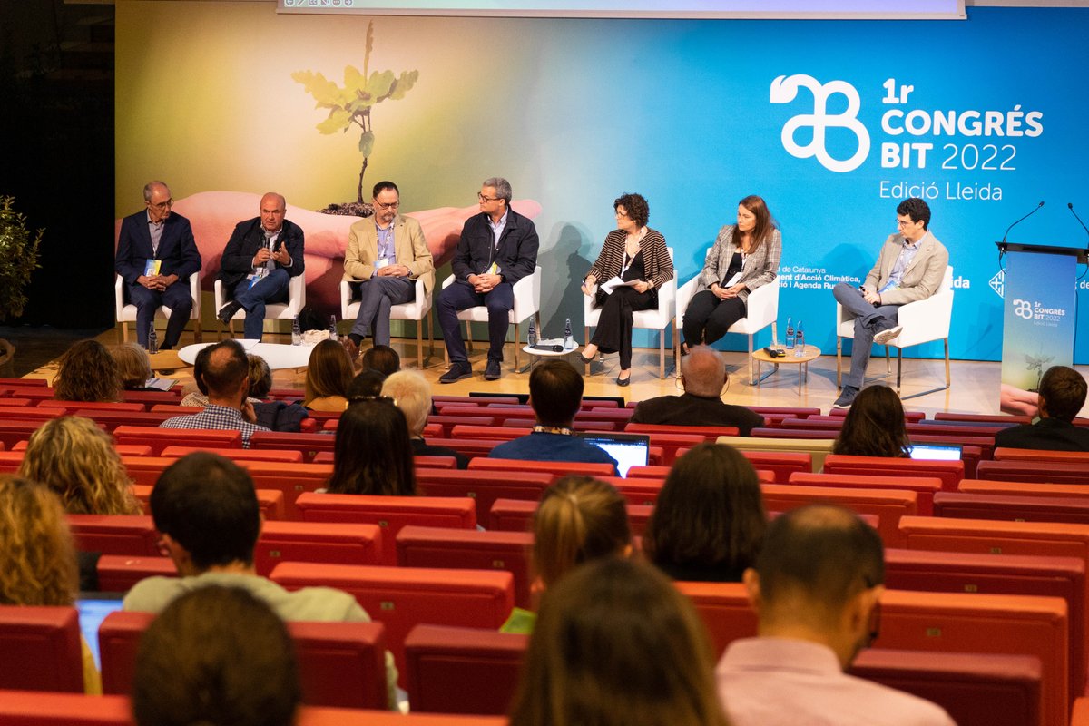 congresBIT's tweet photo. Matí intens al #CongresBIT! Paral·lelament, s'estan duent a terme tres taules rodones #empresarials sobre la valorització dels residus orgànics🌱.
👉🏼A l'Auditori Leandre Cristòfol "Valorització comercial de co-productes i subproductes de la cadena alimentària". https://t.co/reiRo1WQ0D