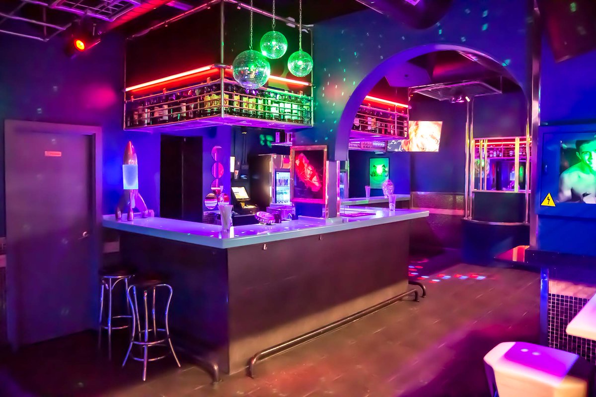 YumboCentrum's tweet photo. Mykonos Bar | Yumbo Centre 4ª planta / 4th floor
🇪🇸 El bar gay más grande, antiguo y posiblemente el más popular del Yumbo...🇬🇧 The largest gay bar, possibly the most antique...#gaymall #grancanariagay #lgbt #yumbocentre #LGBTI #yumocentrum #playadelinglés
https://t.co/PJpaep1GvJ https://t.co/WvuC4WaYOs