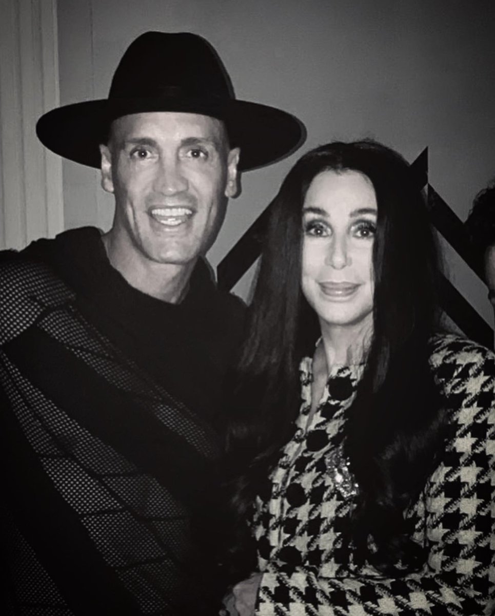 AlayetoDavid's tweet photo. BALMAIN SHOW WAS INCREDIBLE AND AS ALWAYS THE ICONIC CHER ACCLAIMED BY THE PUBLIC. https://t.co/AoMbBRt43i