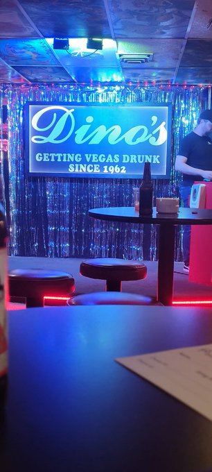 Karaoke, my 1st addiction. Facesitting, my second. https://t.co/7lCHeSUzsp
