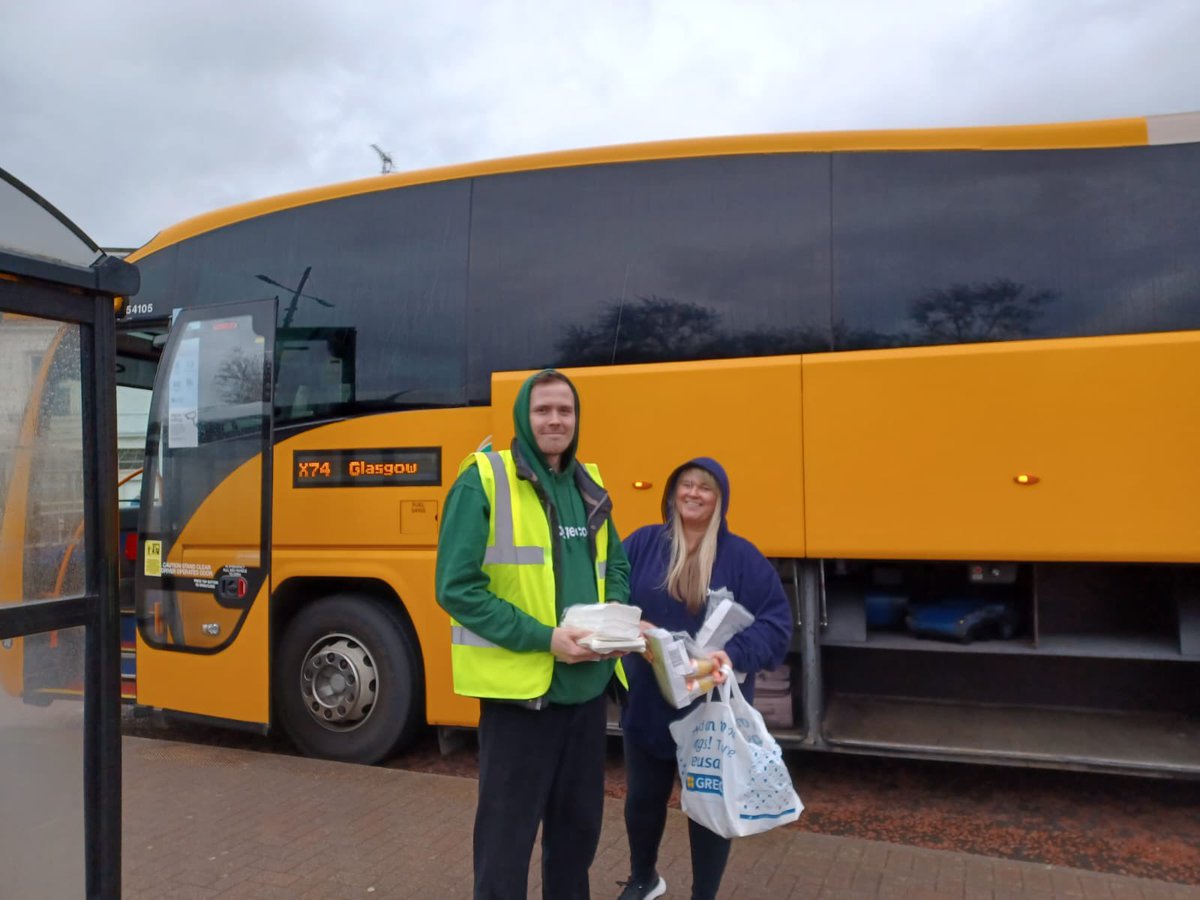 StagecoachWScot's tweet photo. Well it’s a bit miserable today but our team aren’t put off! We’ve been around Dumfries town today with #CakesForCommuters in partnership with @GreggsOfficial! #ScottishClimateWeek #CatchTheBusMonth https://t.co/sgELckbTtc