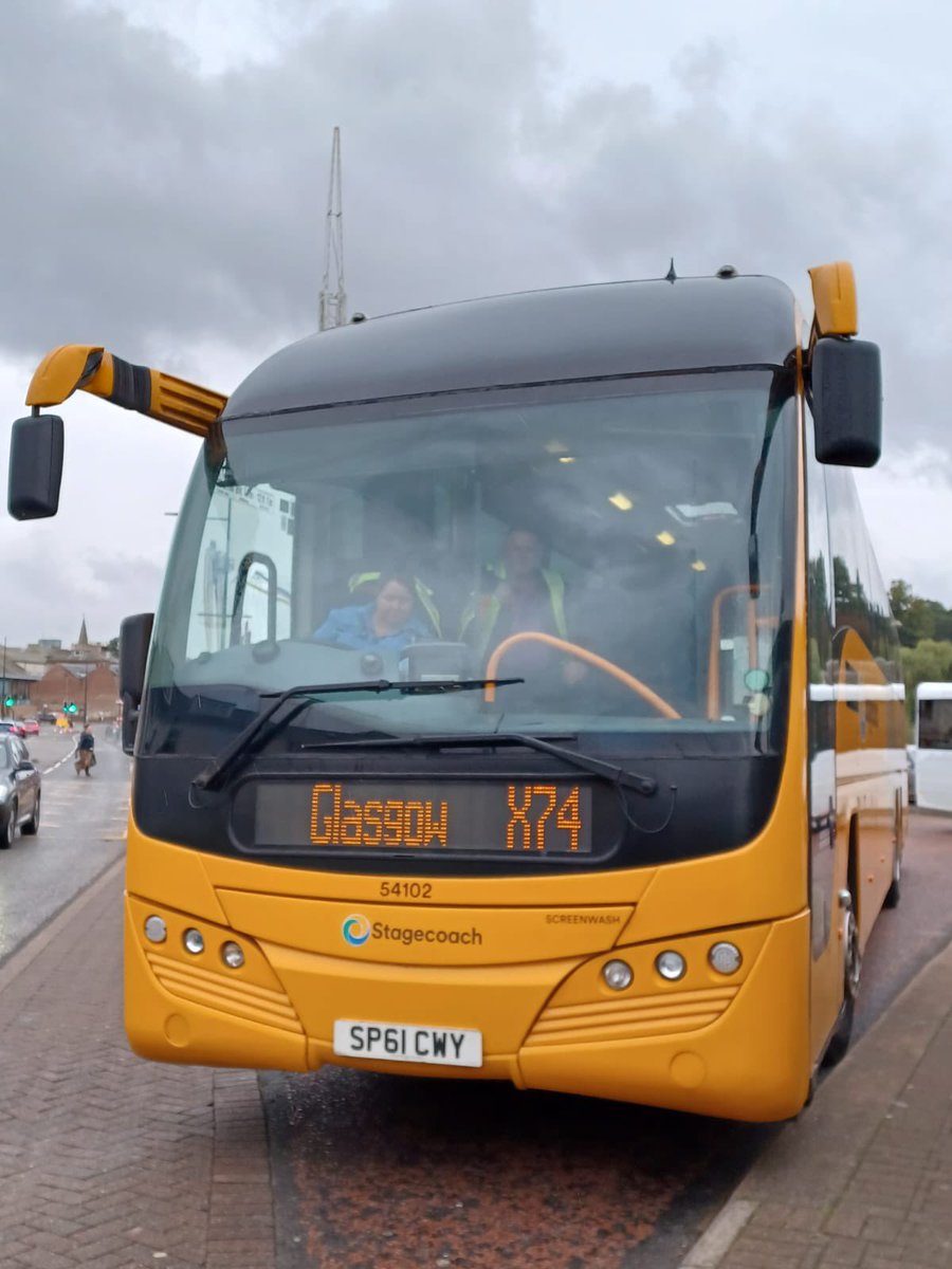 StagecoachWScot's tweet photo. Well it’s a bit miserable today but our team aren’t put off! We’ve been around Dumfries town today with #CakesForCommuters in partnership with @GreggsOfficial! #ScottishClimateWeek #CatchTheBusMonth https://t.co/sgELckbTtc