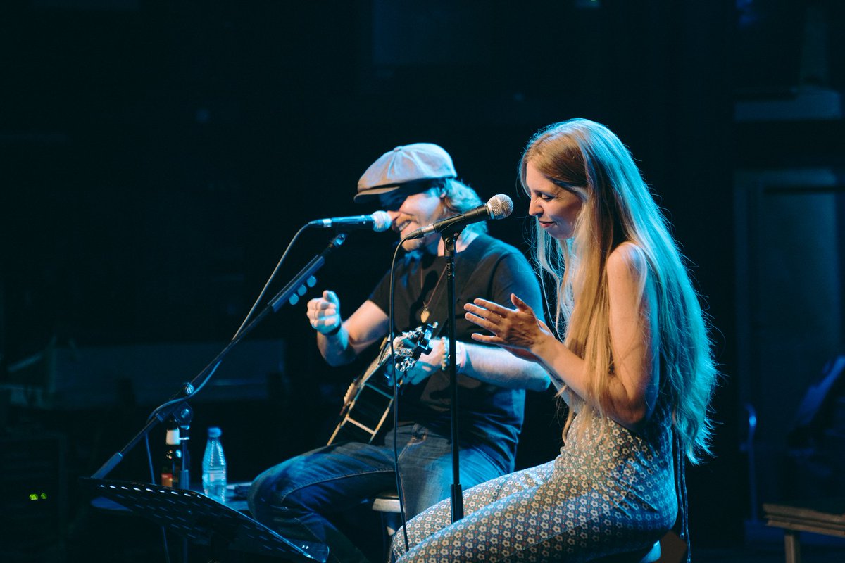 Más agusto que en brazos rindiendo tributo a la memoria de <a href="/marklanegan/">mark lanegan</a> junto a mi #isobelcampbell particular, <a href="/SoyLoreleiGreen/">Lorelei Green</a> 🖤

📸 <a href="/adrianmorote_/">Adrián Morote</a>

<a href="/kafeantzokia/">Kafe Antzokia</a> #IzarAndStar #MarkLanegan #livephotography #concertphotography <a href="/ibanezofficial/">Ibanez Guitars</a>