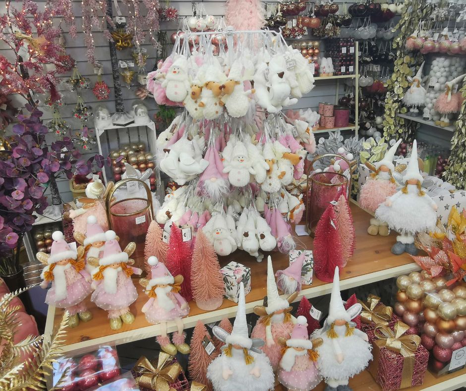 CrimpleHgt's tweet photo. Psssst....we hear the elves have been to Crimple! Step into our magical Christmas shop, now open! We make no apologies for bringing joy to lots of faces all season long. Pop in to get a sneaky peek at the latest trends. The countdown is on! #westillbelieve #86daystogo https://t.co/4Bumvq6Fh8