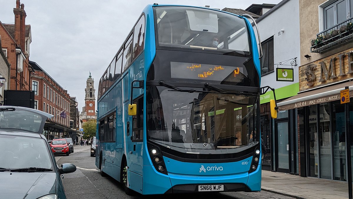 WillsBusSpot's tweet photo. #Loanday 21/09/22
Between the 18th &amp; the 21s of September Arriva Colchester was loaned Enviro 400 MMC 6510 - SN66 WJF from Southend due to a bus shortage. It is pictured in Colchester High Street. Sadly it was'nt to last and was soon swapped for something else much older....... https://t.co/qv4GH6P0Wt