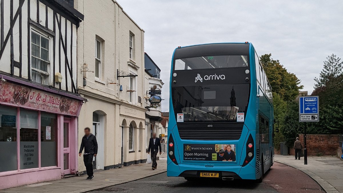 WillsBusSpot's tweet photo. #Loanday 21/09/22
Between the 18th &amp; the 21s of September Arriva Colchester was loaned Enviro 400 MMC 6510 - SN66 WJF from Southend due to a bus shortage. It is pictured in Colchester High Street. Sadly it was'nt to last and was soon swapped for something else much older....... https://t.co/qv4GH6P0Wt