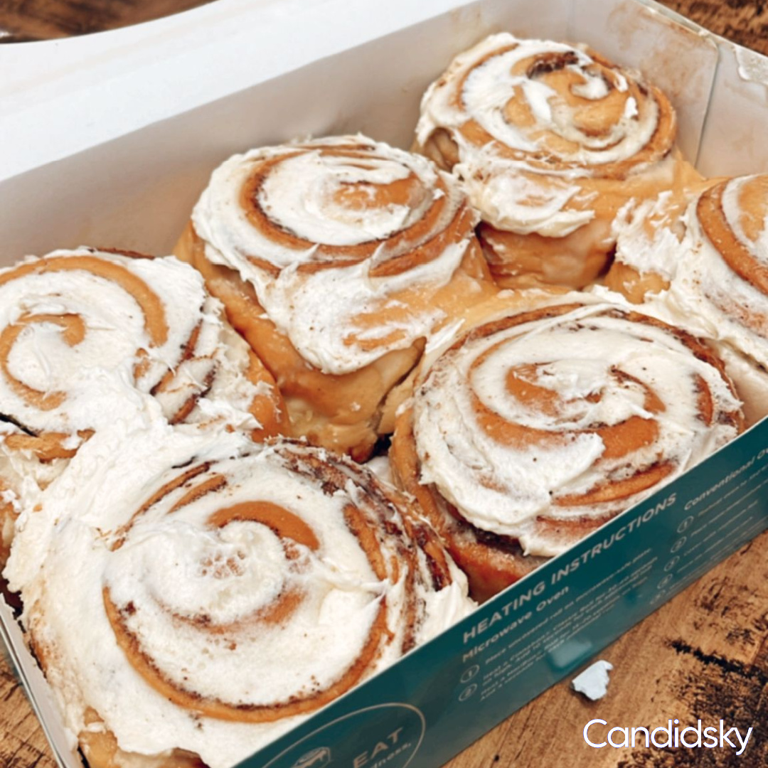 CandidSky's tweet photo. We're rounding off Q3 the only way we know how... the diet starts in Q1 

Thanks, Jake, if you think this is how to win star of the month twice in a row...you're right! ⭐

#happyfriday #teamtreat #cinnabon #cinnamonbun #teamappreciation #officetreat #digitalmarketingagency https://t.co/5eTlp8GMpo