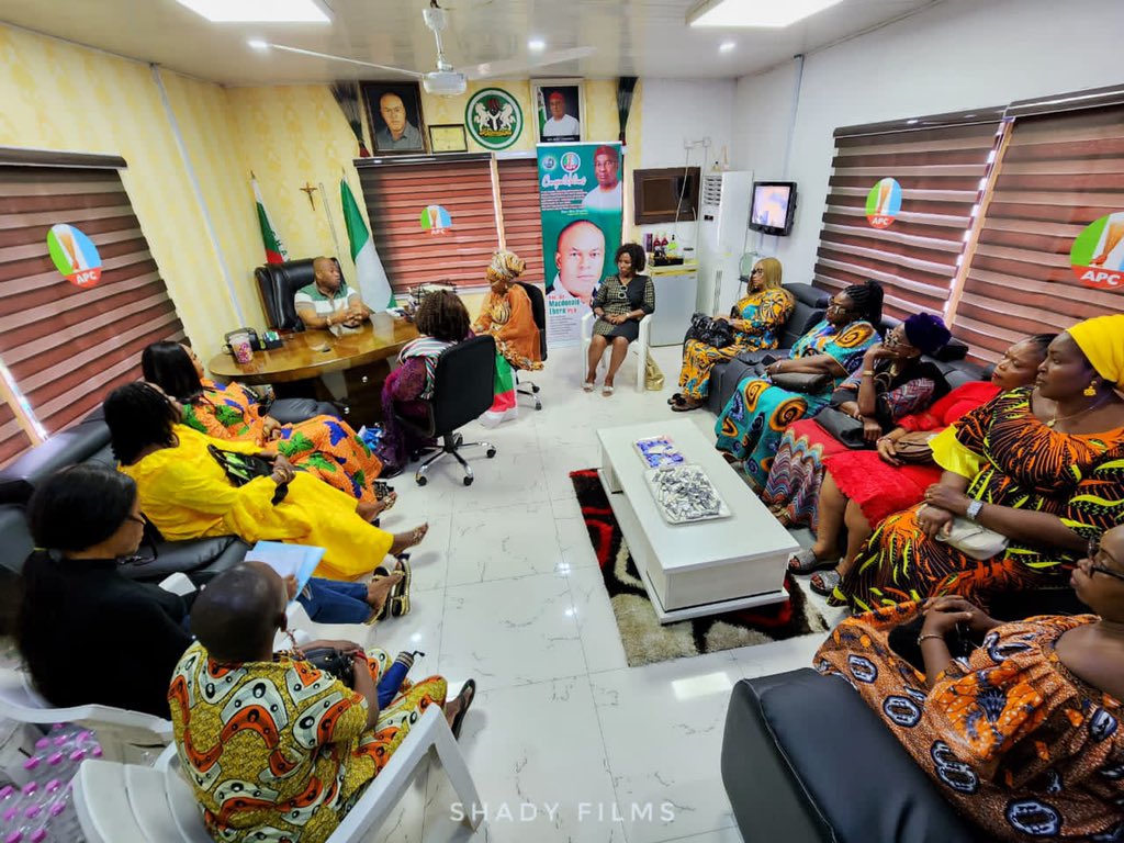 martinokorowu's tweet photo. Earlier today, South-east zonal executives of APC Professional Women council paid a solidarity visit to the Imo State Chairman of the All Progressives Congress, @OfficialAPCNg, Hon. MacDonald Ebere, PhD, at the party secretariat in Owerri. https://t.co/8agVJPLhlb