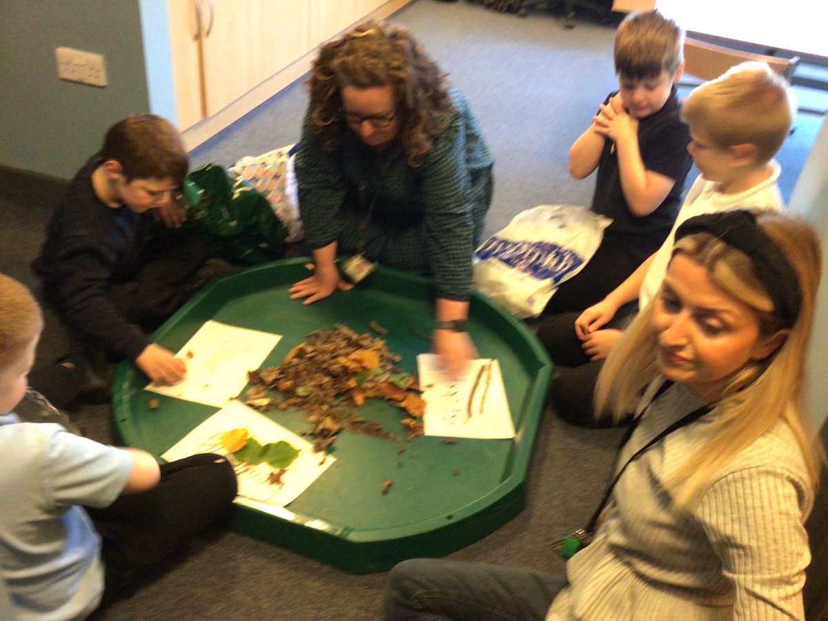 camstraddenps's tweet photo. The Acorn room were outdoors collecting and sorting leaves, sticks and seeds. #MathsWeekScot #informationhandling https://t.co/R1gLyeHx6U