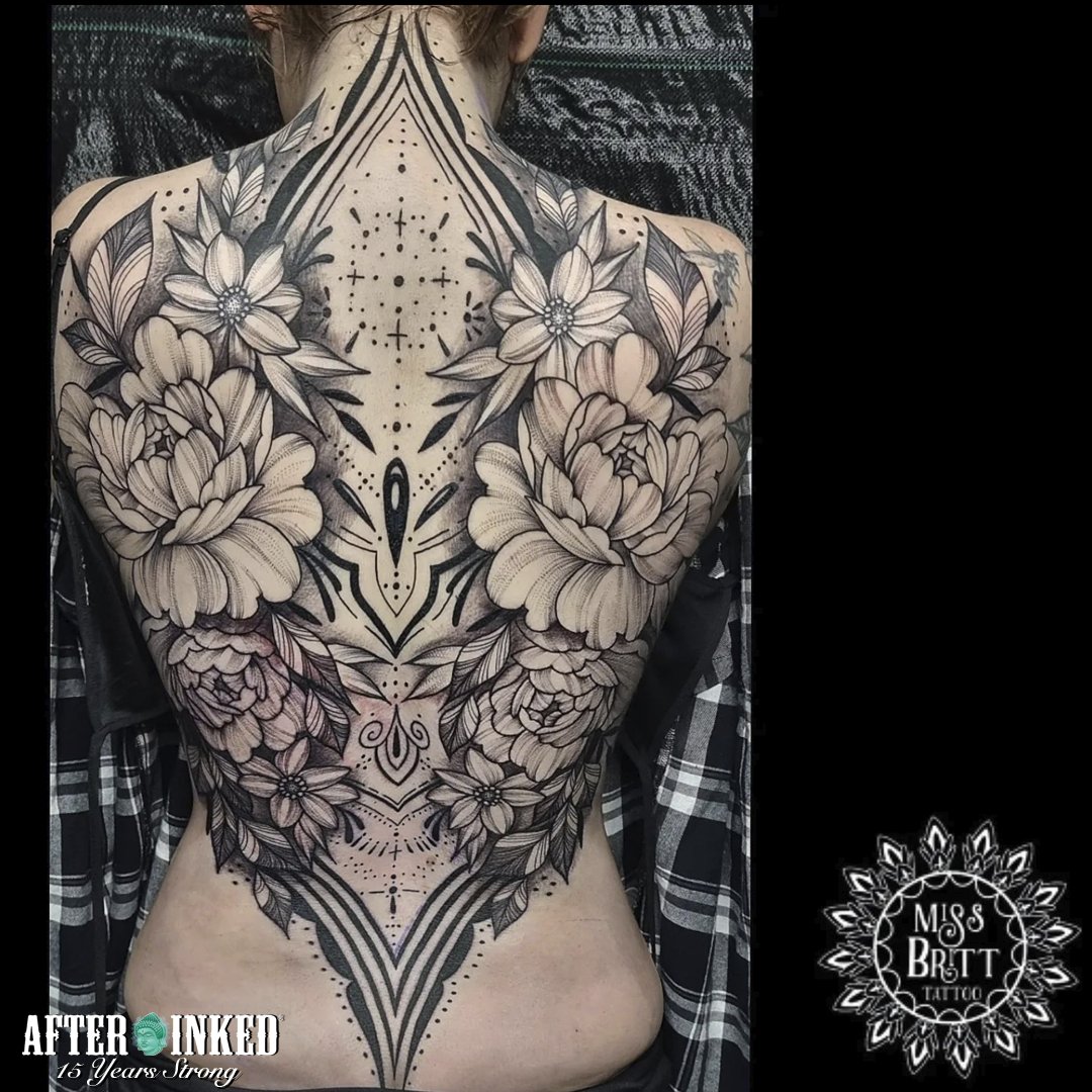 AfterInked's tweet photo. #DotWork Tattoos or we also call it stippling or pointillism like other tattoo techniques, it has its origin in painting. #DotWorkTattoos #afterinked #proudusers #formulatedforperfection #afterinkedeveryday #tattooaftercare #vegan #miss_britt_tattoos #castiron.tattoo https://t.co/W7eDgKWu9E