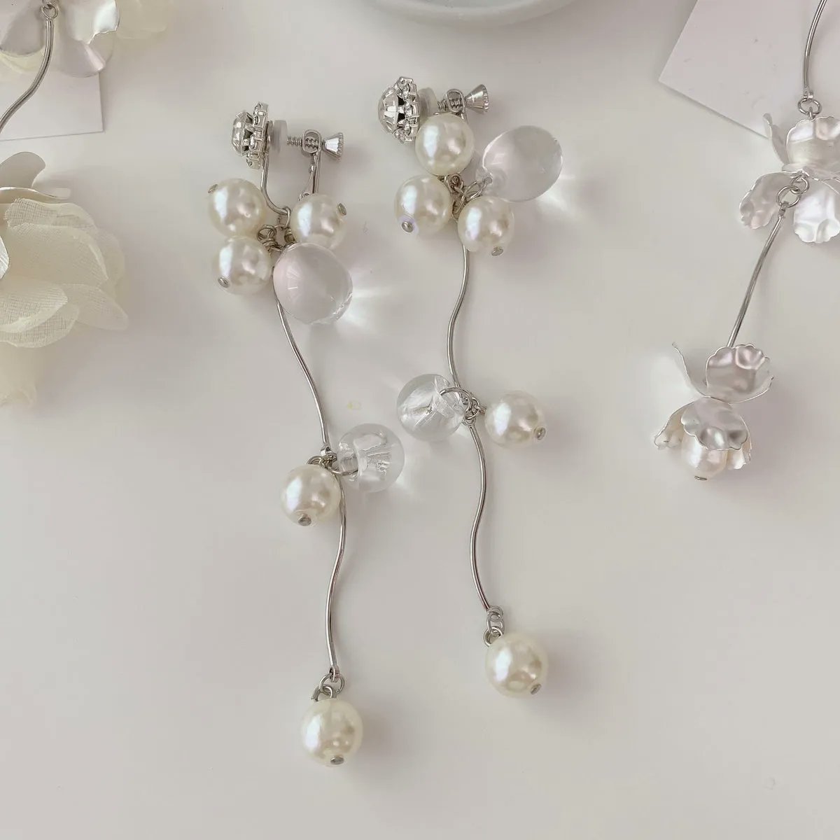 _meryshop_'s tweet photo. 【nanan × MERYshop】
"【nanan】clear drop & shiny bijoux "
つやっとした質感のパールがと きらきら輝く美しいビジューを組み合わせたアクセサリー🤍
品良く揺れるアクセサリーは ドレスアップシーンにピッタリ👗✨
#MERYshop #ブライダル #ウエディング
https://t.co/eaVeW4BxPu https://t.co/uTerpQyjWR