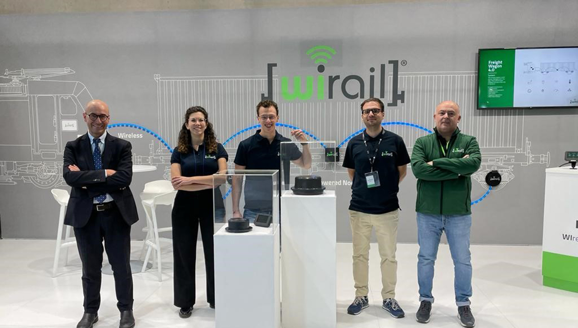 PoliTOnews's tweet photo. Successo alla fiera @InnoTrans 2022 per la tecnologia di WIRAIL: si tratta di un dispositivo innovativo per monitorare veicoli ferroviari, nato dal lavoro della startup incubata in @I3P_Torino e del gruppo di Dinamica Ferroviaria del #DIMEAS
➡️https://t.co/pyAi6GLhDF
#PoliFlash https://t.co/cusIvOSvzN