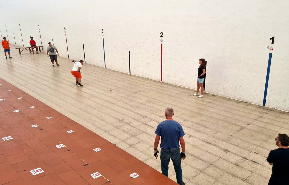 Els amics de Fundació Espurna ja preparen amb la col.laboració dels alumnes del curs de "Técnico Superior en Enseñanza i Educación Sociodeportiva" del centre Los Naranjos i la exhibició de diumenge de matí a Gandia.💪🏻👋🏻⚾️
#pilotamola #pilotavalenciana #pilotainclusiva