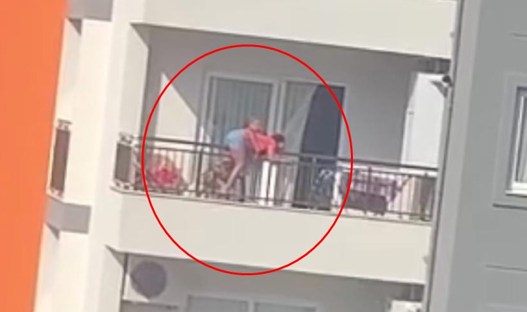 Adana'da kahreden olay...

Anne intihara kalkıştı, çocukları ayağına sarılıp engellemeye çalıştı
cumhuriyet.com.tr/turkiye/adanad…