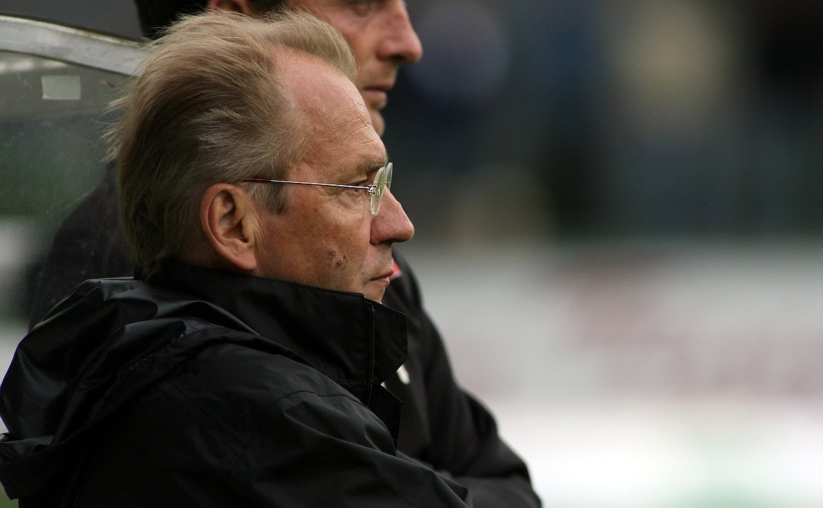 Martti Kuuselan tarina viimein kansien välissä – "jalkapalloprofessori" on todellinen edelläkävijä veikkausliiga.com/uutiset/2022/0… #Huuhkajat #Veikkausliiga #Palloliitto