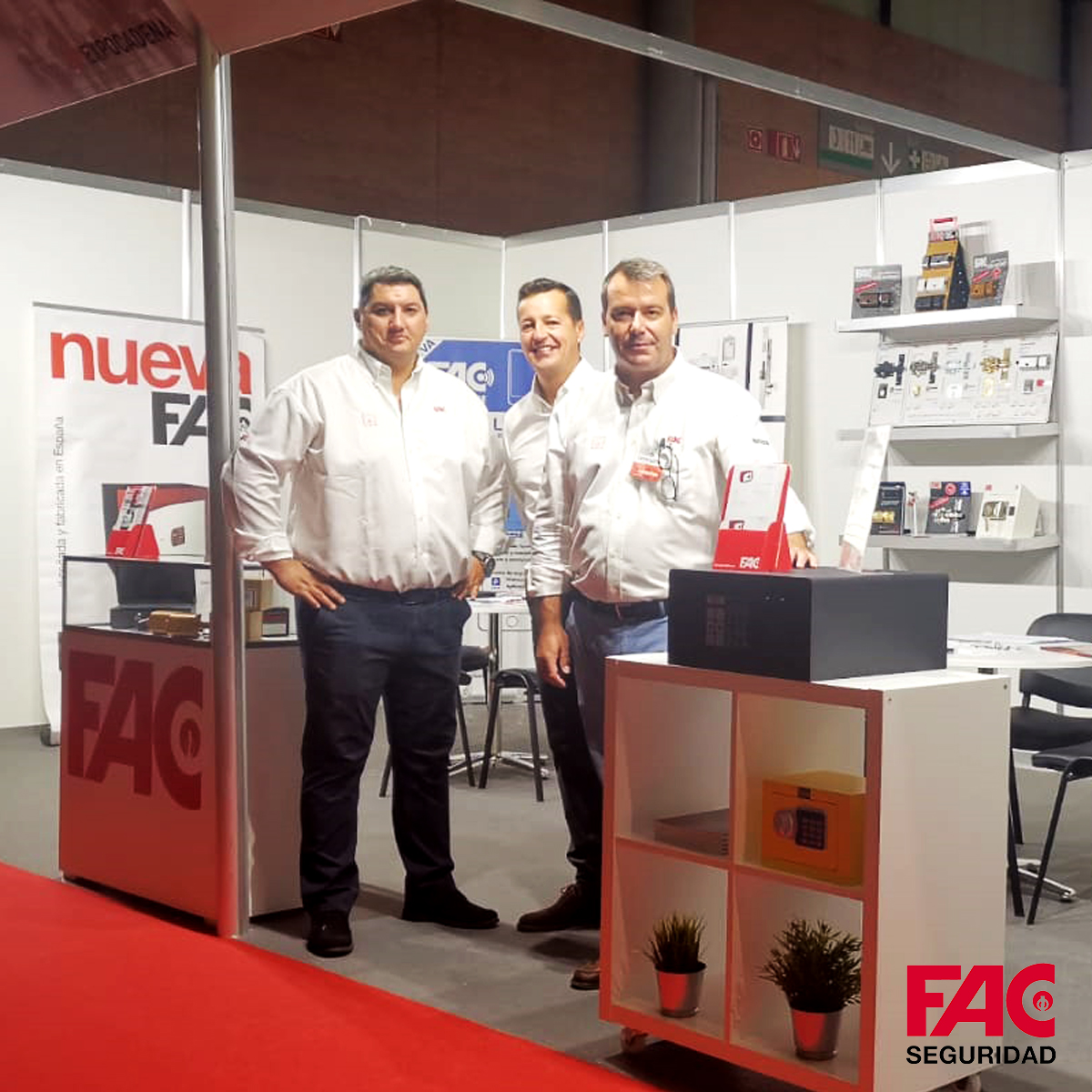 fac_seguridad's tweet photo. Estos 3 titanes te están esperando #Expocadena22 y tienen una televisión XIAOMI de 55 pulgadas que no va a volver a la #FACtory.
Acércate al stand 3E79 y entérate de como participar en el #sorteo! https://t.co/nC1cN8vQVv