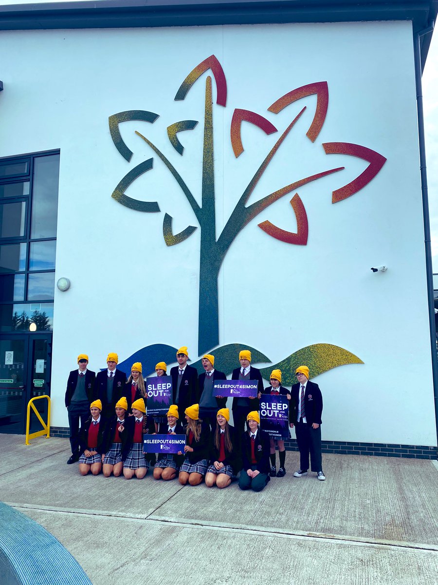 Our TYs getting ready for #sleepoutforsimon <a href="/galwaysimon/">GalwaySimonCommunity</a> <a href="/ClaregalwayColl/">Claregalway College</a>