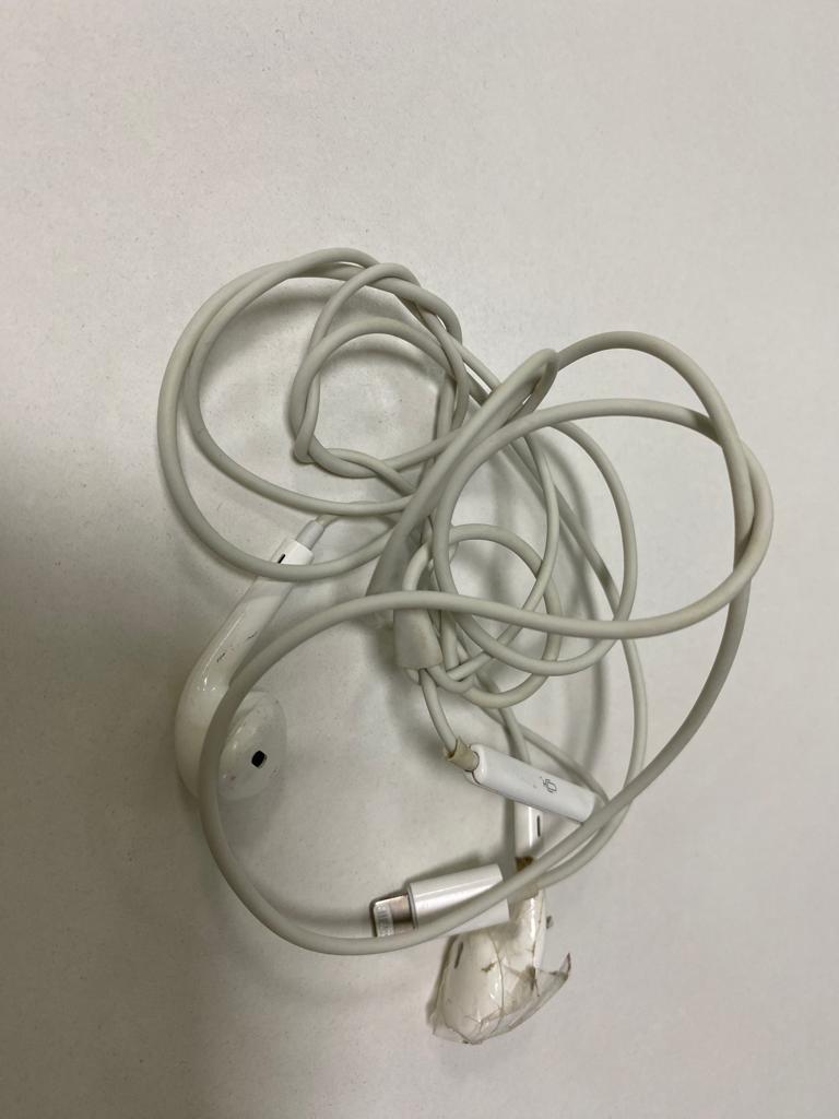 anupamui1's tweet photo. This is the real reason why people are buying airpods #apple #airpods #iphone https://t.co/imhLhfaYs2