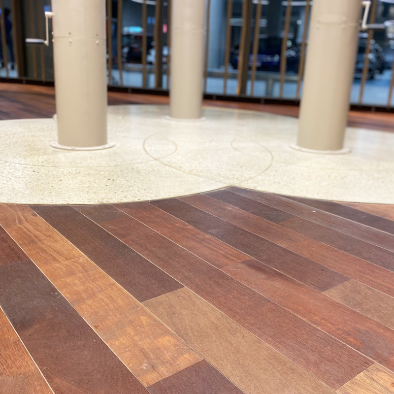 Quartier Bleu, dé hotspot van Hasselt, schittert ✨ met deze prachtige vloer gelegd door LoFra Projects BVBA. Uiteraard is de vloer gelegd en afgewerkt met LOBA On Top &amp; Wakol Connected Systems. Wil je meer weten over Connected Systems? Ga naar ow.ly/2GOg50KXQ78