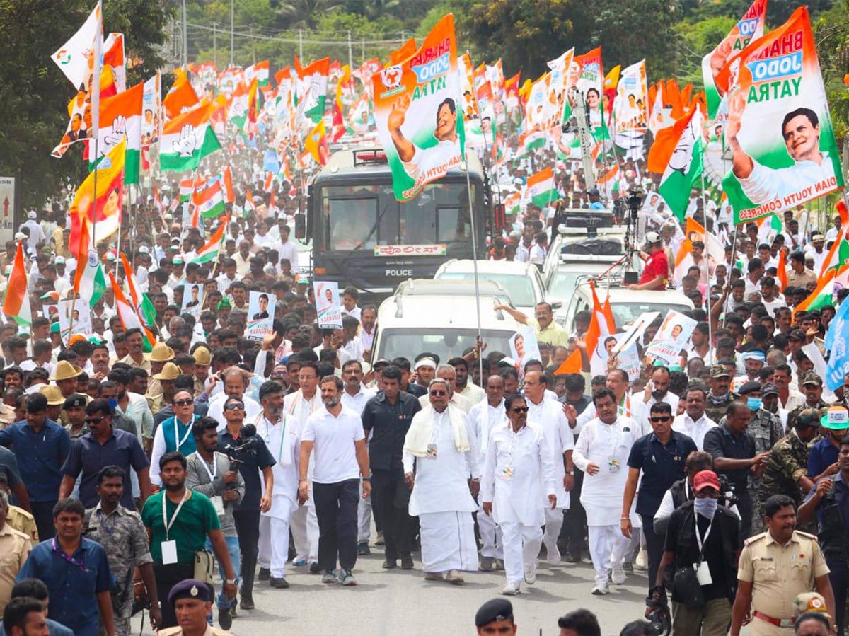 eshwar_khandre's tweet photo. ಜಗ್ಗದೆ ಕುಗ್ಗದೆ ಮುಂದುವರೆದಿದೆ #BharathAikyataYatre ಐತಿಹಾಸಿಕ ಯಾತ್ರೆಯು ನಿಮ್ಮ ಮನೆಗೆ ಹತ್ತಿರವಾಗುತ್ತಿದೆ ಮತ್ತು ಕನ್ನಡಿಗರ ಹೃದಯಕ್ಕೆ ಇನ್ನಷ್ಟು ಹತ್ತಿರವಾಗುತ್ತಿದೆ.
ಭಾರತ ಜೋಡೋ ಯಾತ್ರೆಯು ಕರ್ನಾಟಕಕ್ಕೆ ಪ್ರವೇಶಿಸಿದ್ದು ಗುಂಡ್ಲುಪೇಟೆಯಿಂದ ಪ್ರಾರಂಭಗೊಂಡ ಯಾತ್ರೆಯೆಲ್ಲಿ @RahulGandhi ಅವರ ಜೊತೆಗೂಡಿ ಹೆಜ್ಜೆ ಹಾಕಲಾಯಿತು. https://t.co/9P8TRgBZww