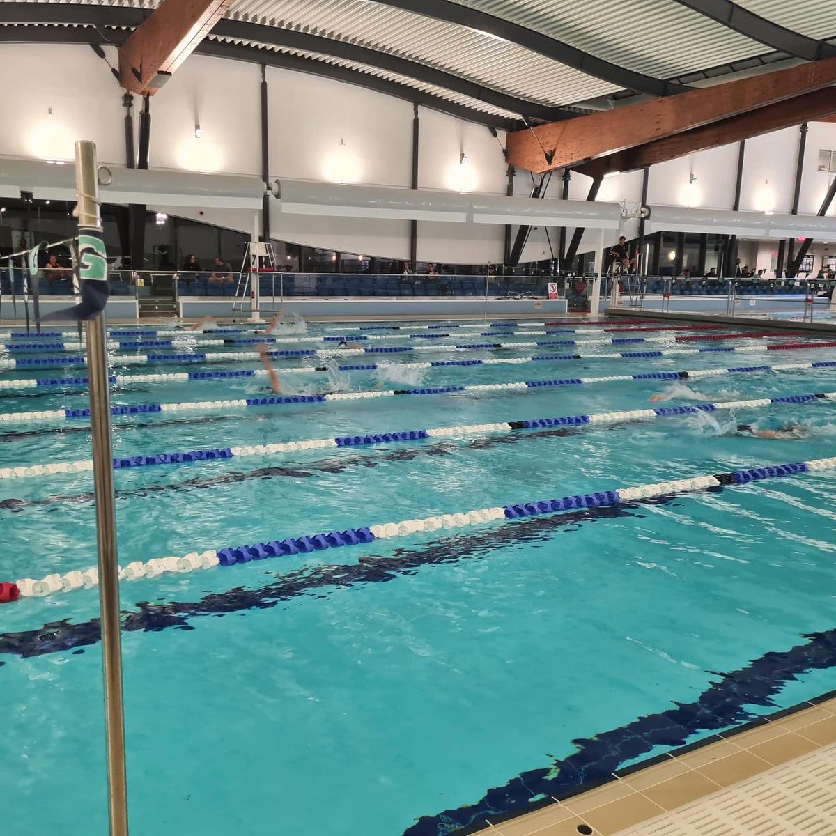 guildfordcitysc's tweet photo. Joint swim session for our Junior Performance and Junior National squads last night. 

Stand up fast swims!

#GuildfordCitySwimmingClub #Team #SEPerformanceCentres #Phelps #KitKabin #Training #Surrey https://t.co/NKo4AS3pHG