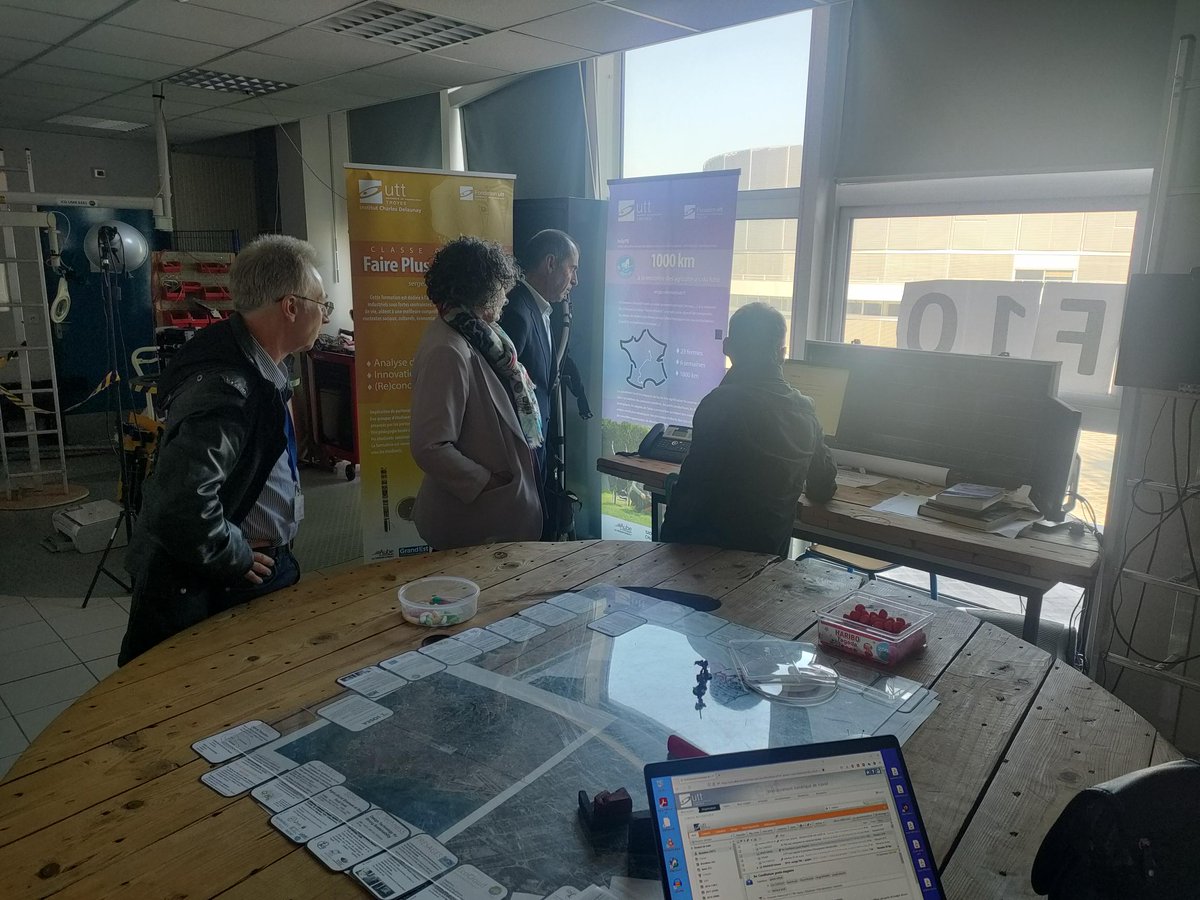 UTTroyes's tweet photo. 🔎Place à la visite de nos laboratoires de #recherche #UTTroyes par les membres de la #TroyesWeek.🇪🇺
+ d’infos 👉 https://t.co/CW67w5hSdl #UTTroyes #TroyesWeek #EUTech https://t.co/IDrrhjNami