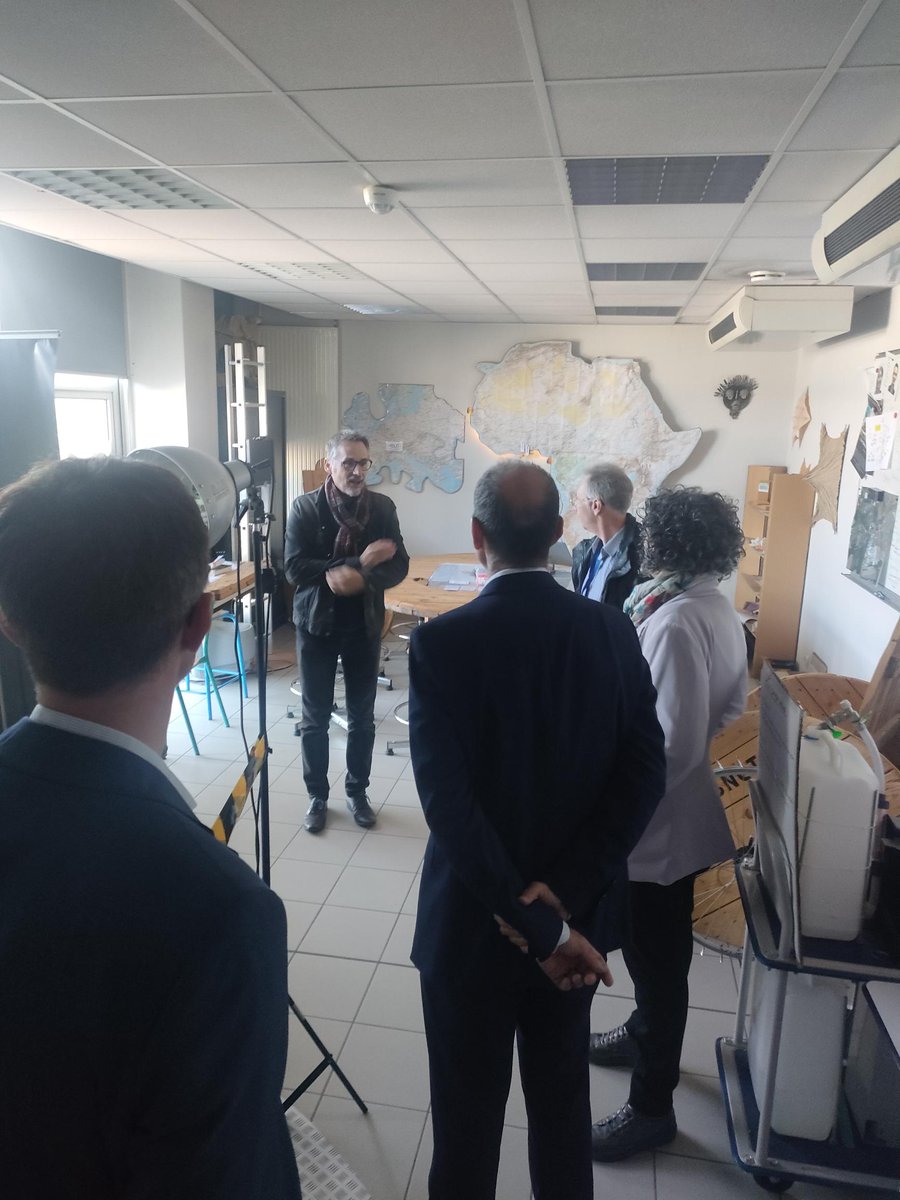 UTTroyes's tweet photo. 🔎Place à la visite de nos laboratoires de #recherche #UTTroyes par les membres de la #TroyesWeek.🇪🇺
+ d’infos 👉 https://t.co/CW67w5hSdl #UTTroyes #TroyesWeek #EUTech https://t.co/IDrrhjNami