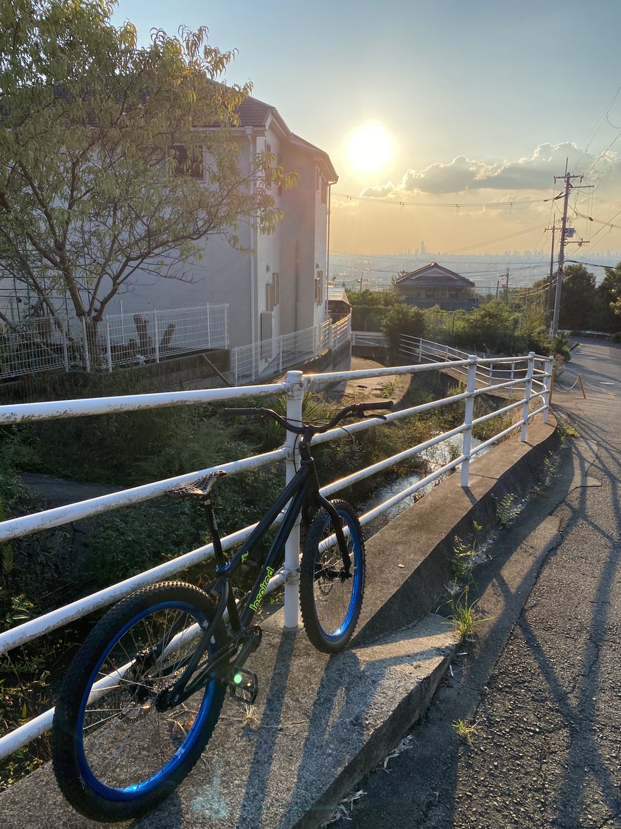 hyoutan2017's tweet photo. 夕方裏山トラ練。ひょっとして史上最高齢のインスパ乗りかも?何が出来るわけでもないが。。。
#Inspiredflow
#古稀ライダー
#西方浄土 https://t.co/I9G3imEMWD