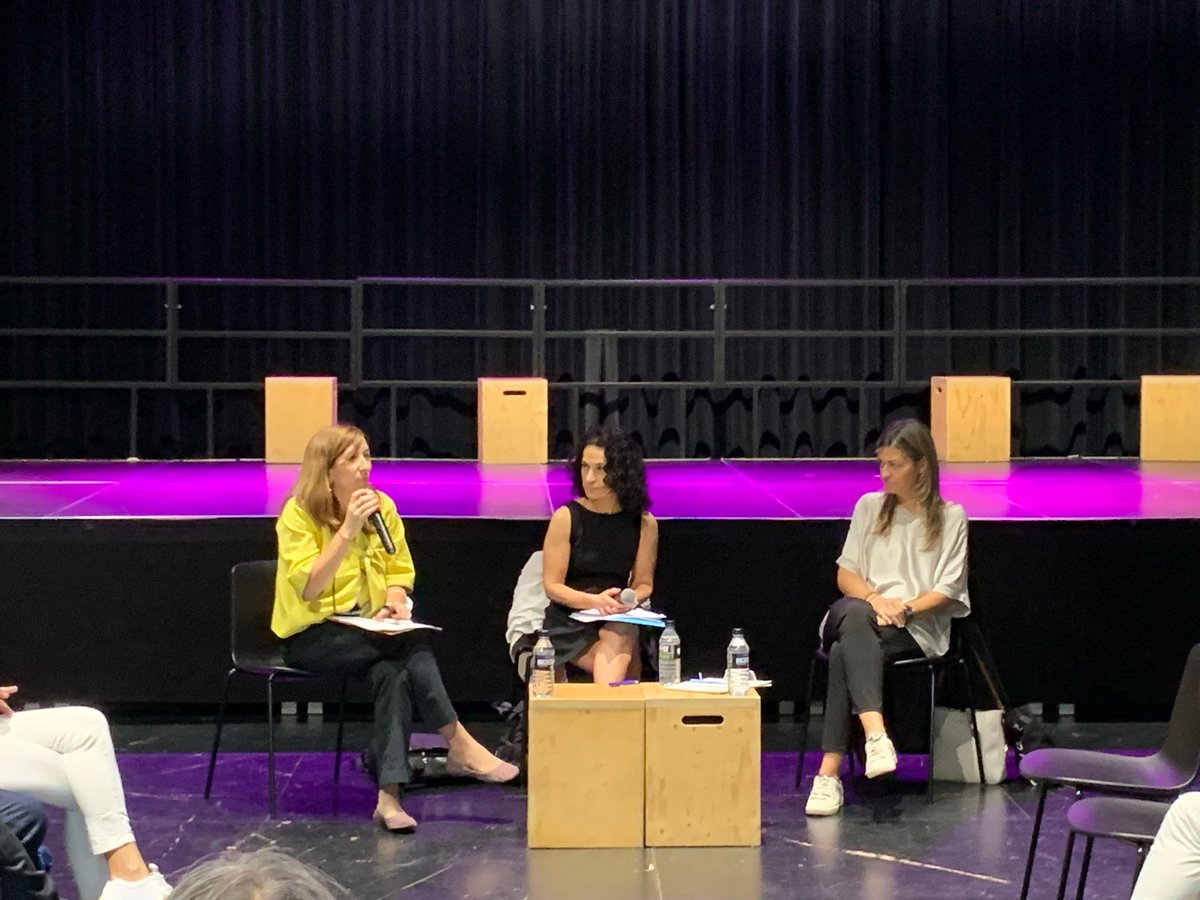 pereclavergrup's tweet photo. L'Institut Docent dona el tret de sortida al #Mentalizat amb la conferència de #MaraSverlik sobre la "Construcció de la identitat en l'#adolescència contemporània". Un espai de reflexió entre professionals per debatre com acompanyar en aquest procés identitari #salutmental #IDRI https://t.co/IhMdtCjoL9