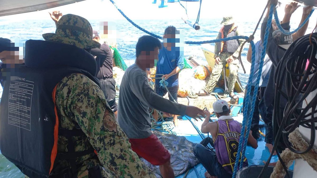 Violators of RA 10654, Arrested by Maritime Group in Bataan 

See more👇👇👇
facebook.com/14609886251953…

#PNPKASIMBAYANAN 
#PNPKakampiNyo
#LifeIsBeautiful
#KaligtasanNyoSagotKo
#TulongTulongTayo
#MKKequalsK