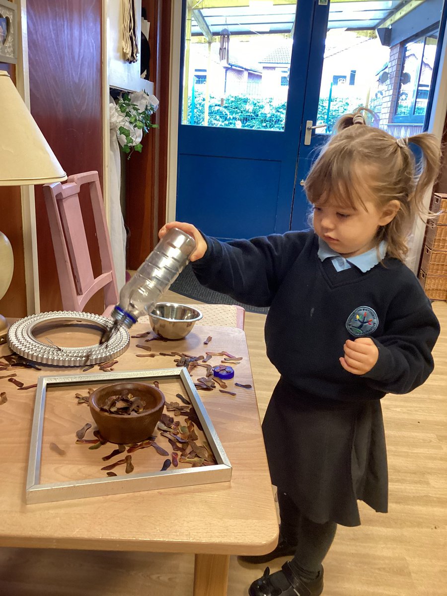 Look what we have been doing with our Autumn treasures this week....patterning and pouring.
<a href="/Office_WIA/">Office_WIA</a> <a href="/whitchurchCEFed/">The Whitchurch Church of England Federation</a> @StBartsTrust <a href="/welovecuriosity/">The Curiosity Approach</a>