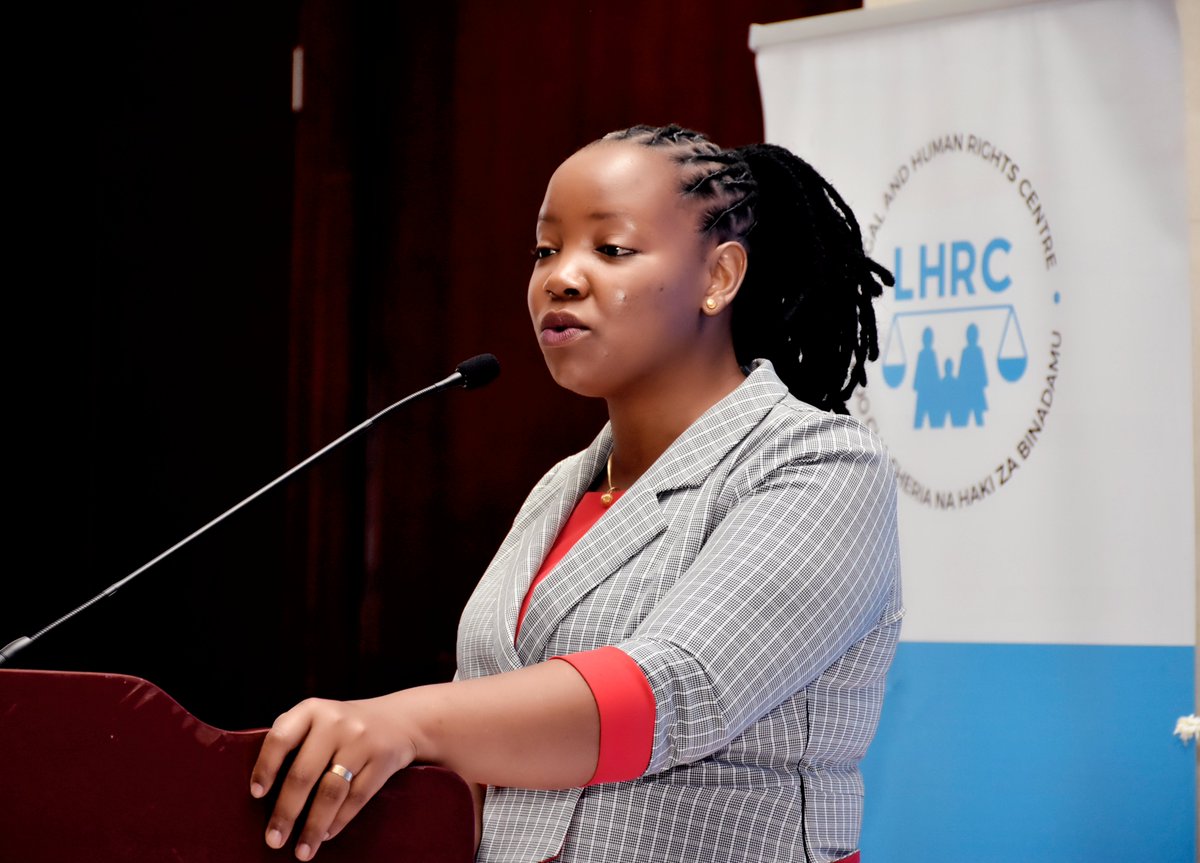 humanrightstz's tweet photo. Meneja #Utetezi wa Taasisi ya #Twaweza (@Twaweza_NiSisi), Annastazia Rugaba ambaye pia ni Makamu Mwenyekiti wa Bodi ya Wakurugenzi ya Kituo cha #Sheria na #Haki za #Binadamu (#LHRC) akizungumza wakati wa Uzinduzi wa Ripoti ya #BizHumanRightsReport2022 #BizHumanRightsReport2022 https://t.co/ATrGNHM4Pg