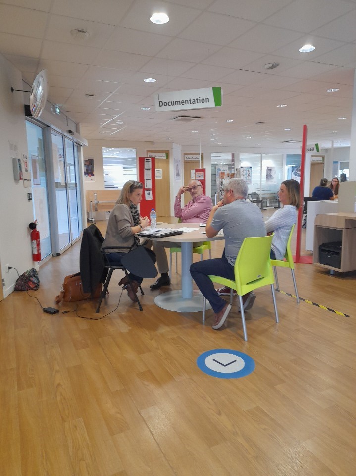 DvdChabal's tweet photo. Rencontre entre les conseillers de l'agence #poleemploidePrivas et les prestataires #IPRES #ARCOOP #MOBILITE2607 autour d'un kiosque sur les prestations d'accompagnement au retour à l'emploi et les projets professionnels pour les #demandeurdemploi Belle réussite 🤗
#TousMobilisés https://t.co/OZQRkjEHJP