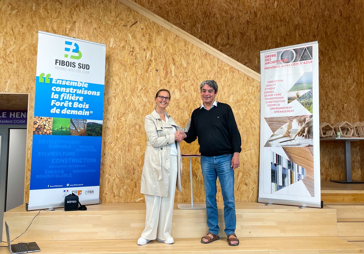 ✨Une grande soirée à Sainte-Tulle✨
Hier notre présidente Maryline Chevalier était à la cérémonie du Prix Régional de la Construction Bois et a eu le plaisir d'officialiser notre partenariat avec Fibois Sud ! 
#teamarchi #constructionbois