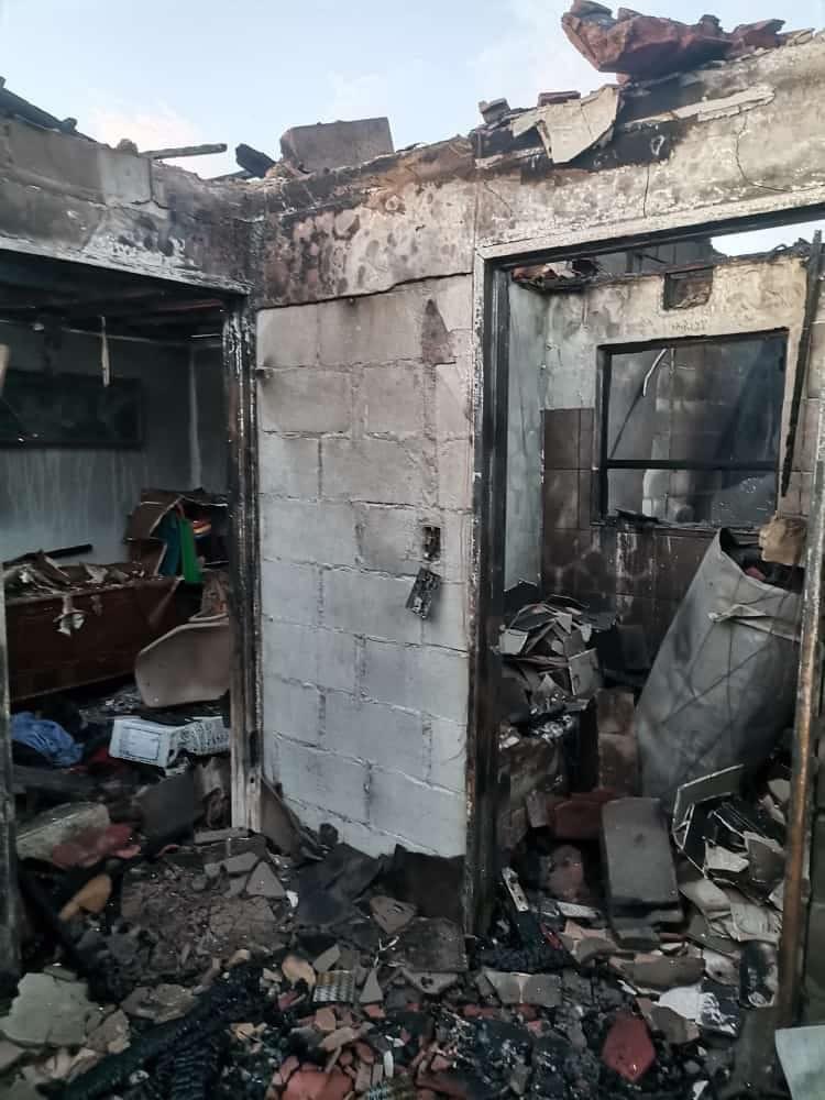 Lulu_Nthabi's tweet photo. My friends home burnt down. This is a humble plea for any help, financial donations from R50 , clothes, food and just to share on your time line🙏🏾 https://t.co/lnAwqMN68S
#khloe #mpoomy #WesternCape #desperate #erica #Botswana #musa #mihlali #ThembaBroly #liesl #suncity #oriana https://t.co/DJMONNBcis