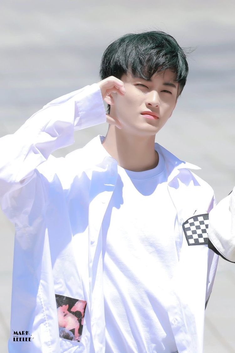 7DREAMSOFC's tweet photo. ㅤ
#DREAMSPATCH┊By Staff.
7DREAMS'S Alterio, Rayyanza and Axelle, also the manager Jeremiah, arrived on @andromedafm_'s building. They are ready for having fun on 97.25 Andromeda FM tonight.
Lets support and listen to their radio on 7pm.
ㅤ https://t.co/WYALc9BtBR