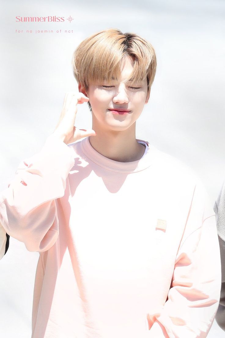 7DREAMSOFC's tweet photo. ㅤ
#DREAMSPATCH┊By Staff.
7DREAMS'S Alterio, Rayyanza and Axelle, also the manager Jeremiah, arrived on @andromedafm_'s building. They are ready for having fun on 97.25 Andromeda FM tonight.
Lets support and listen to their radio on 7pm.
ㅤ https://t.co/WYALc9BtBR