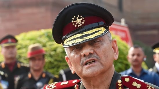 bishvendrasingh's tweet photo. Lt. Gen. (Retd.) Anil Chauhan sir takes charge as India's new CDS.
It is the first time a three-star officer has been brought back from retirement to hold a four-star rank.
@adgpi @IAF_MCC @indiannavy
#CDSAnilChauhan #CDSofIndia #CDS https://t.co/KivCLDM1dZ